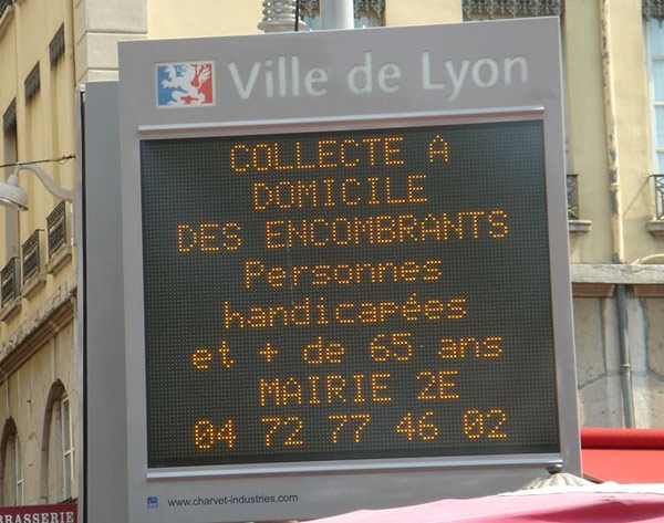 Ramassage des objets encombrants à Lyon (France) Ramassage des objets encombrants à Lyon (France)